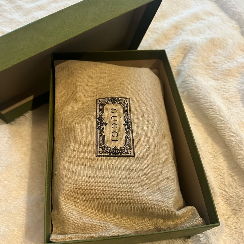 BRAND NEW GUCCI belt bag. Use as a clutch, short crossbody or shoulder bag - Picture 7 of 13